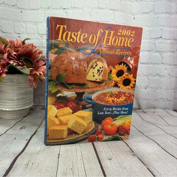 2002 taste of home cookbook annual recipes - Picture 1 of 8
